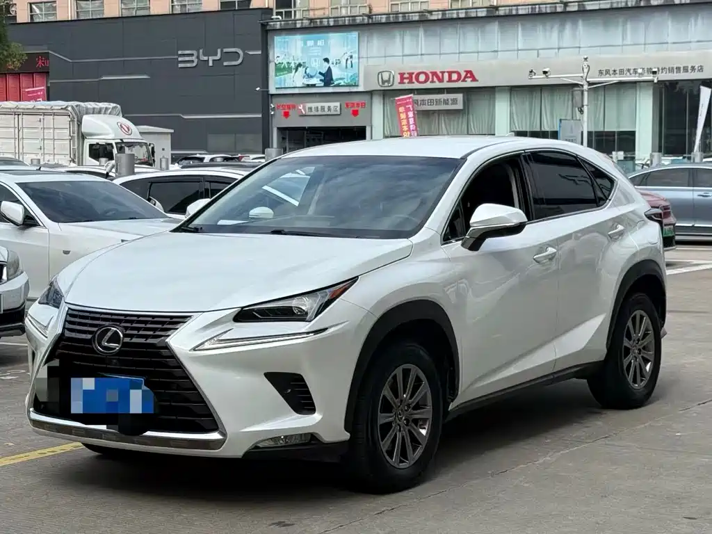 Lexus NX — фото 3