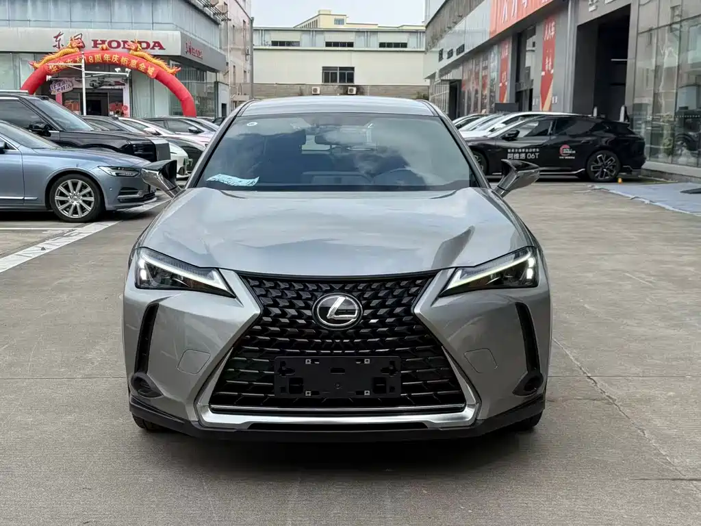 Lexus UX — фото 2