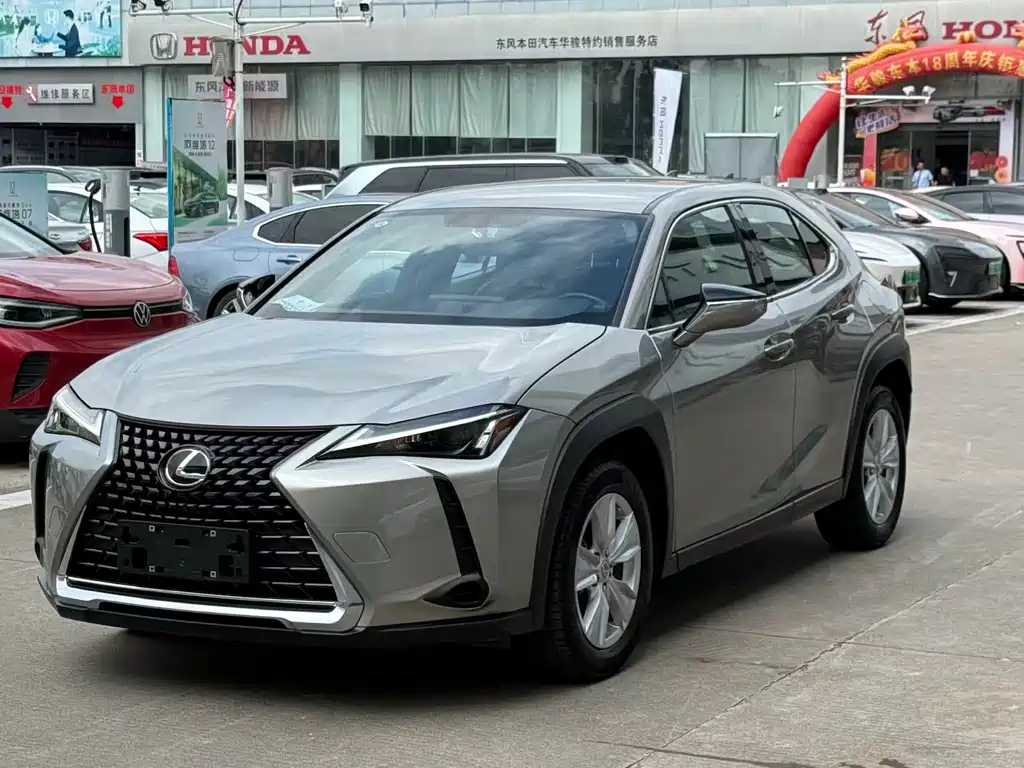 Lexus UX — фото 3