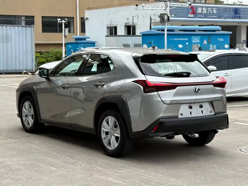 Lexus UX — фото 8