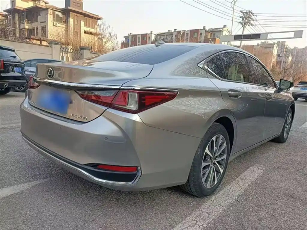 Lexus ES — фото 8