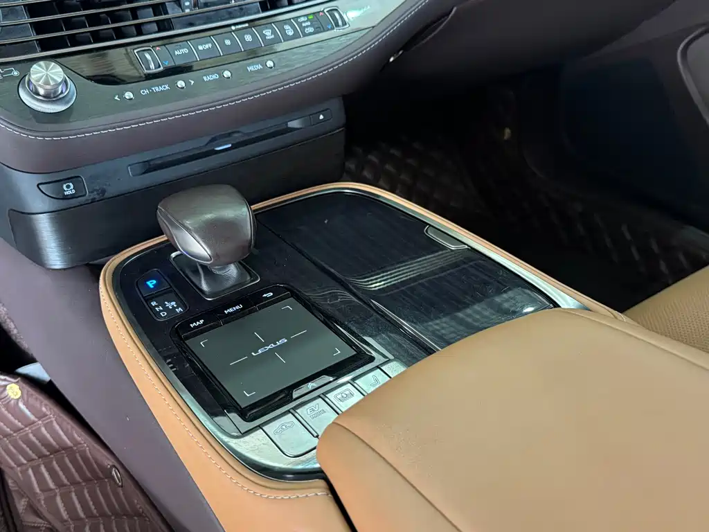 Lexus LS — фото 13