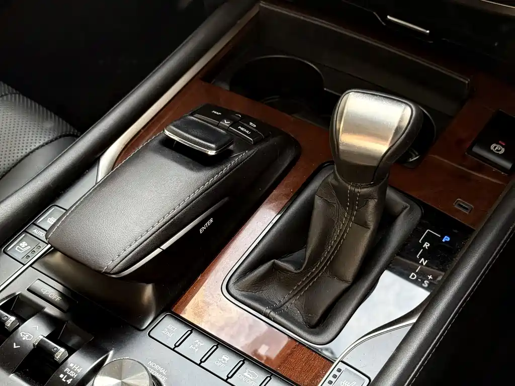Lexus LX — фото 13