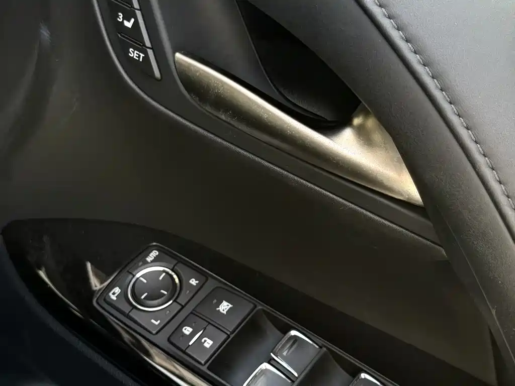 Lexus LX — фото 15