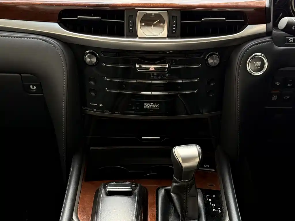 Lexus LX — фото 9