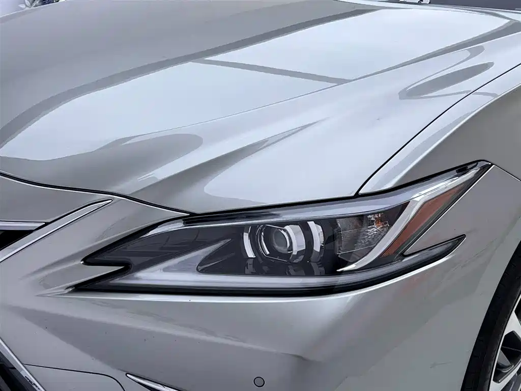 Lexus ES — фото 14