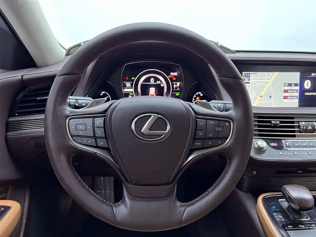 Lexus LS — фото 20
