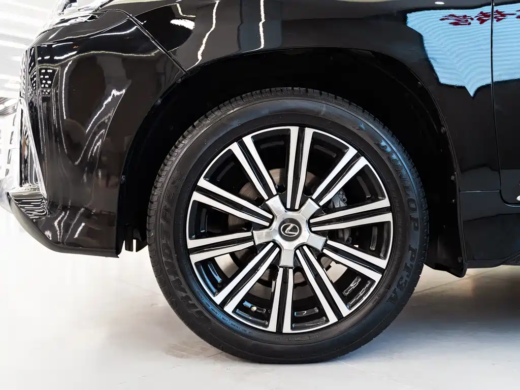 Lexus LX — фото 8
