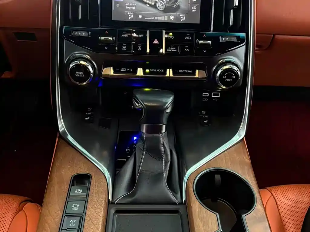Lexus LX — фото 13