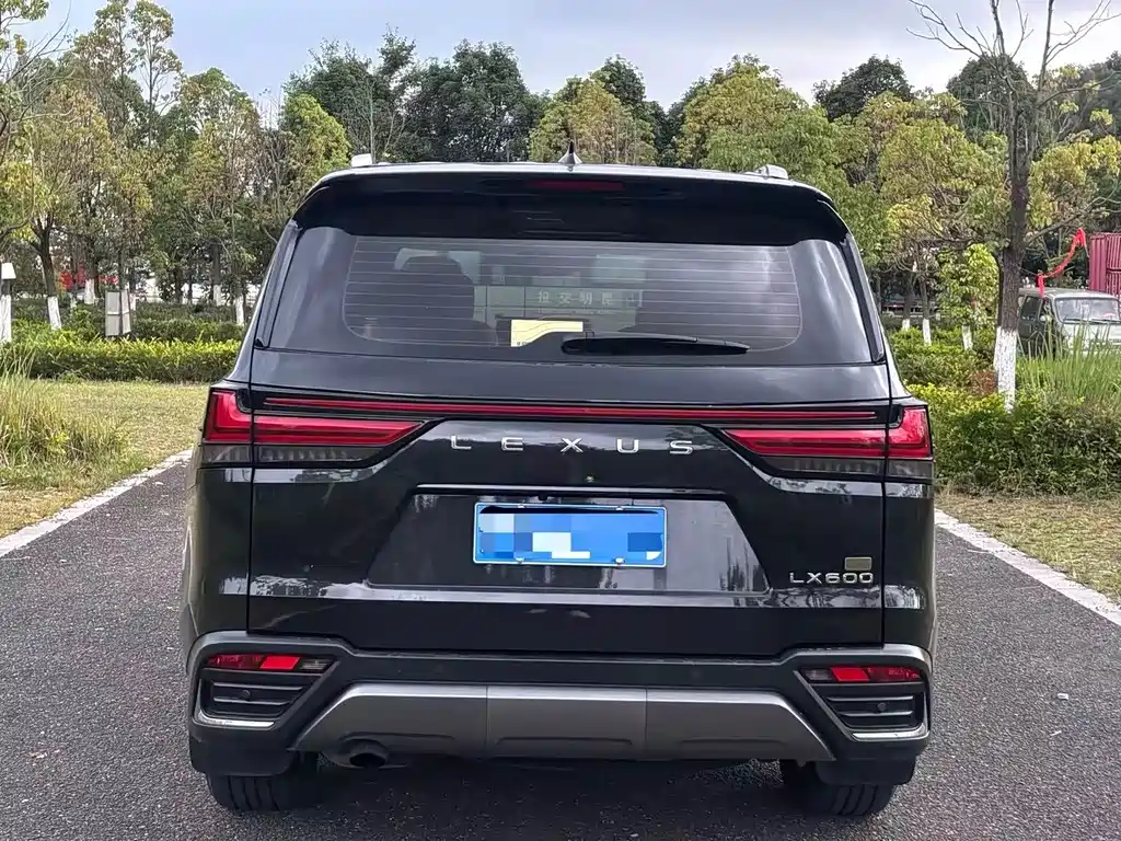 Lexus LX — фото 17