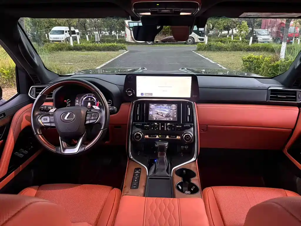 Lexus LX — фото 10