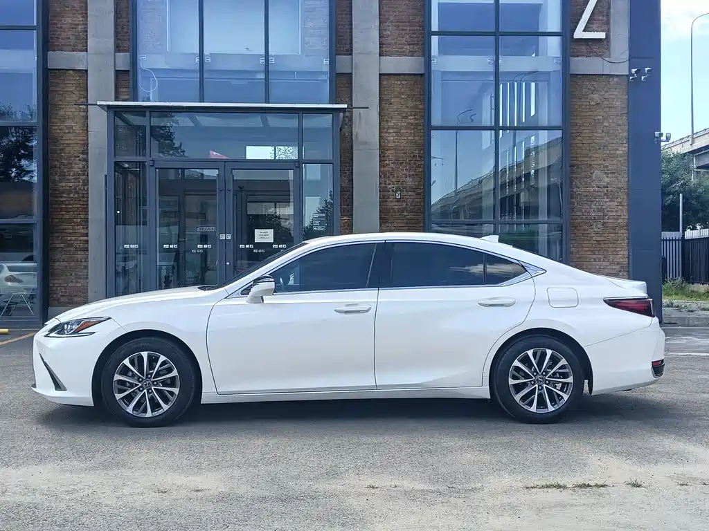 Lexus ES — фото 6