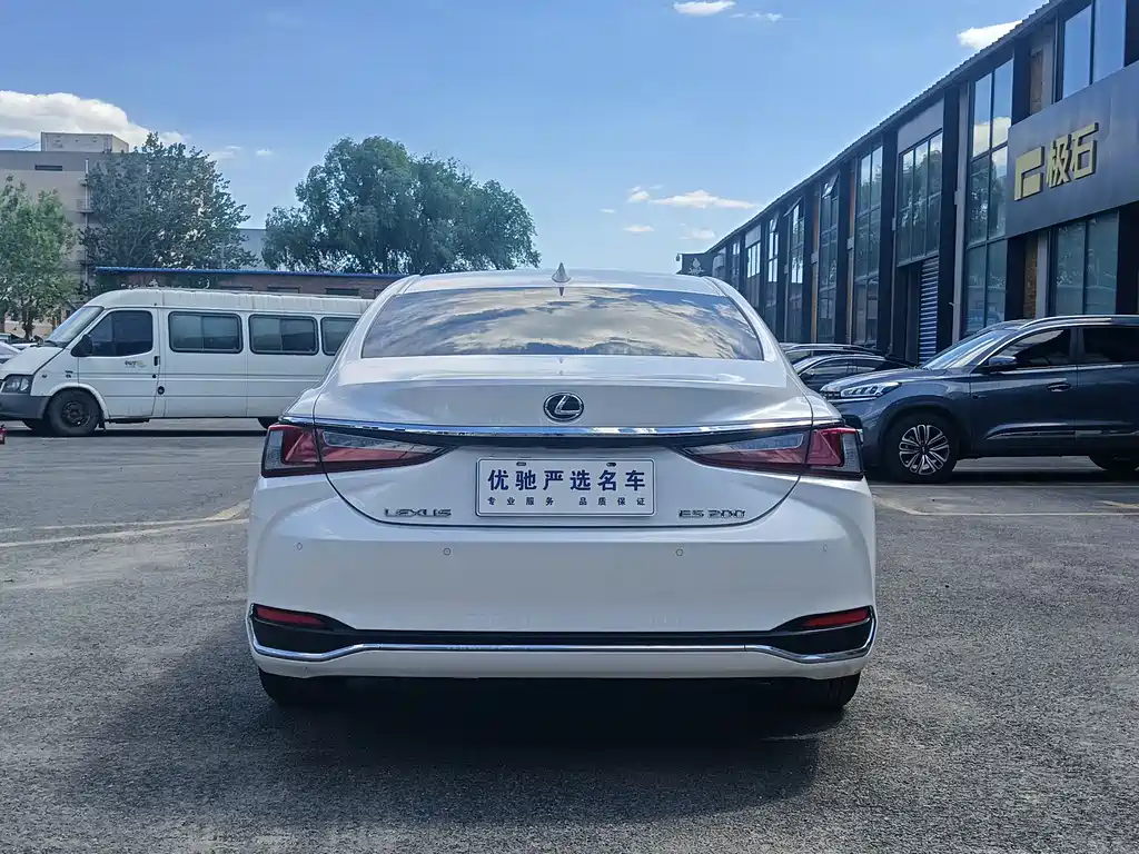 Lexus ES — фото 8