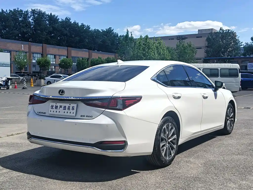 Lexus ES — фото 9