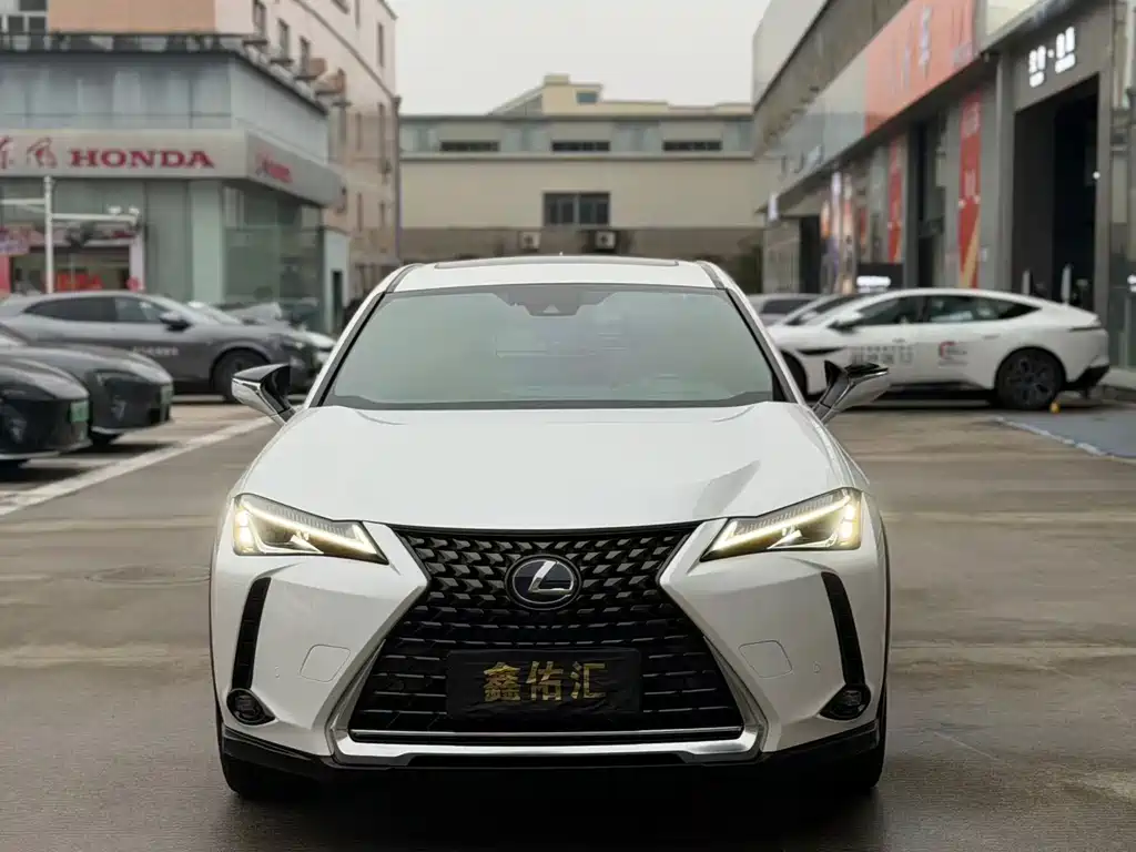 Lexus UX — фото 2