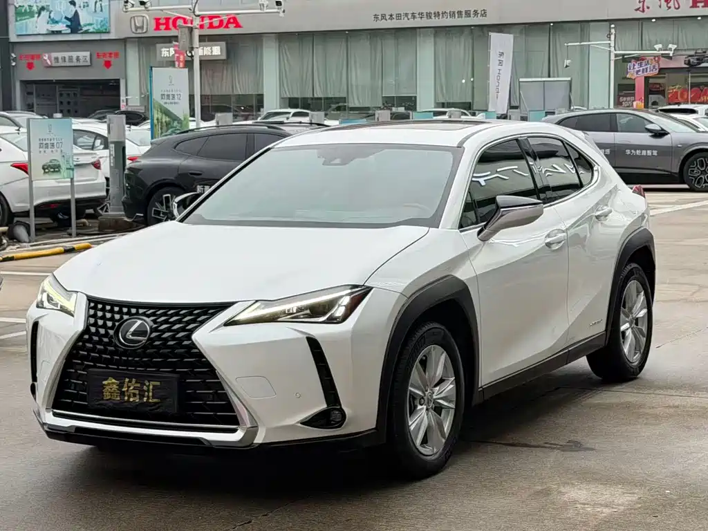 Lexus UX — фото 3