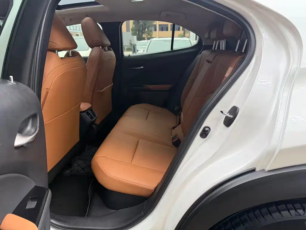 Lexus UX — фото 5