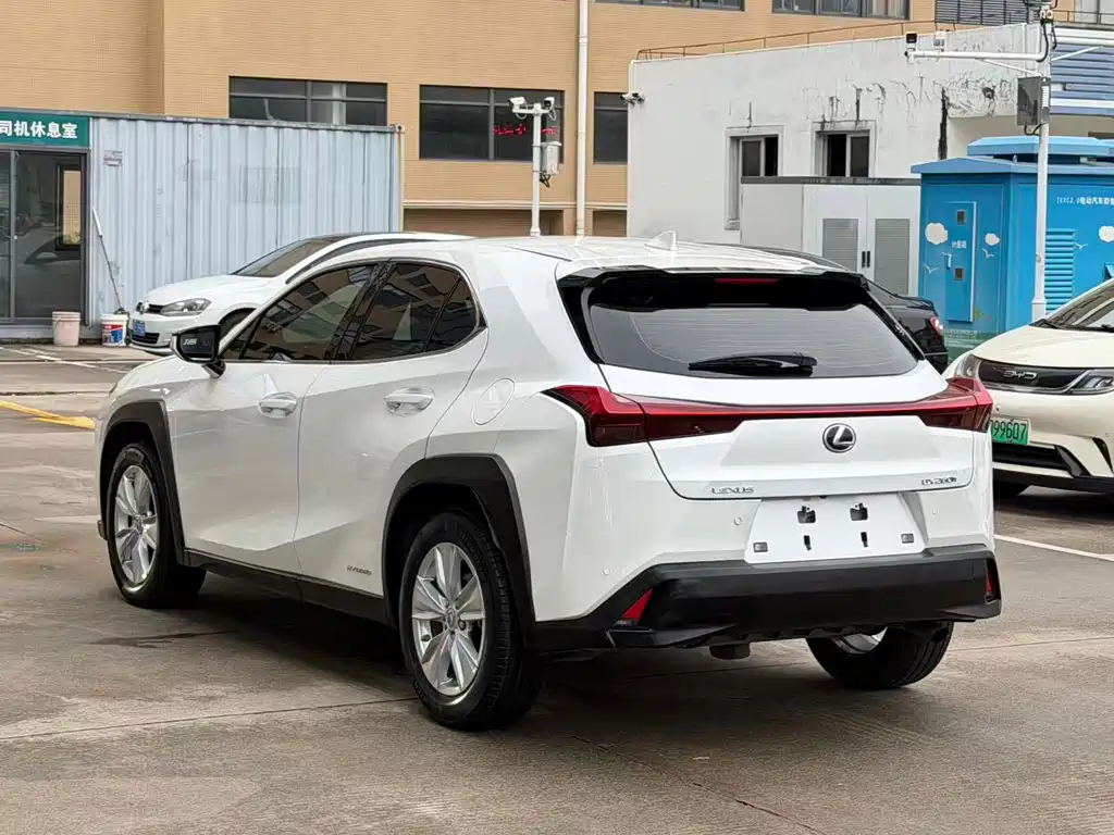 Lexus UX — фото 8