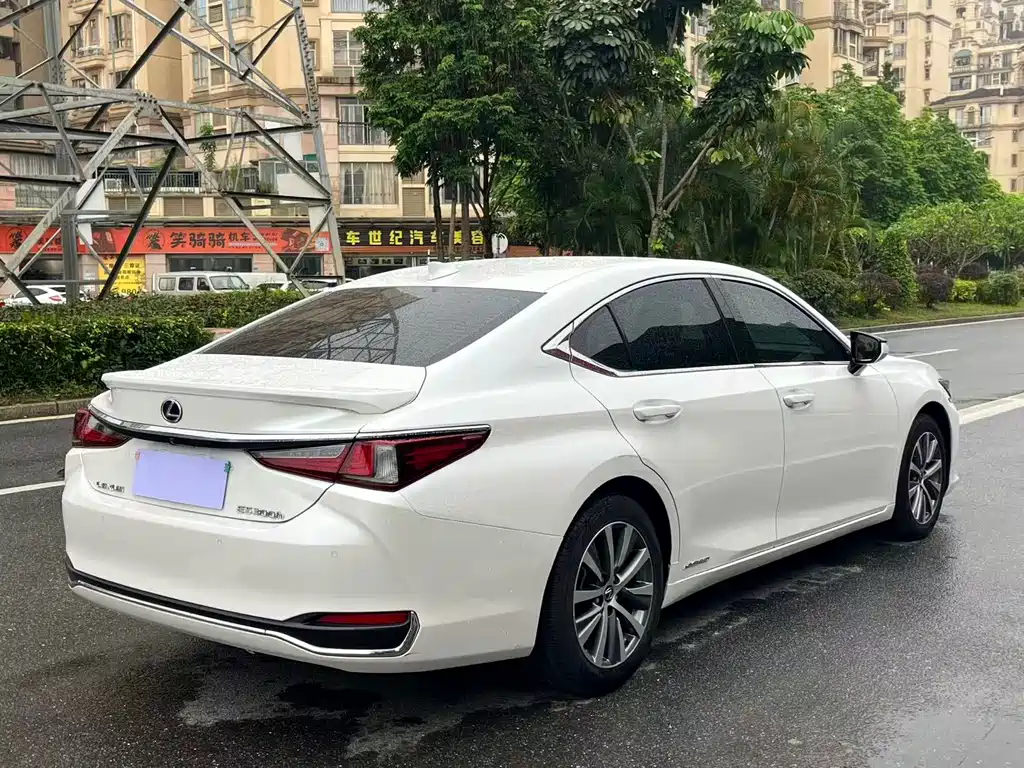 Lexus ES — фото 4