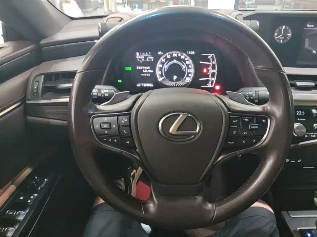 Lexus ES — фото 11