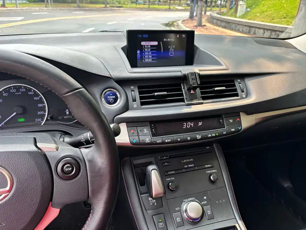 Lexus CT — фото 14