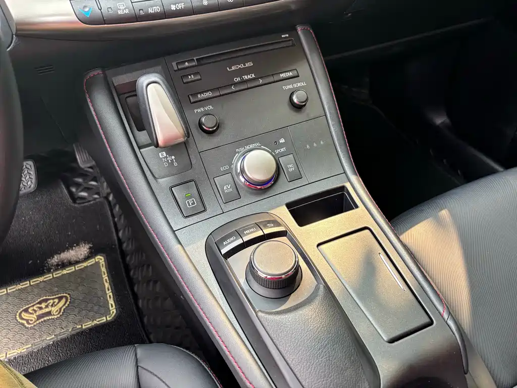 Lexus CT — фото 17