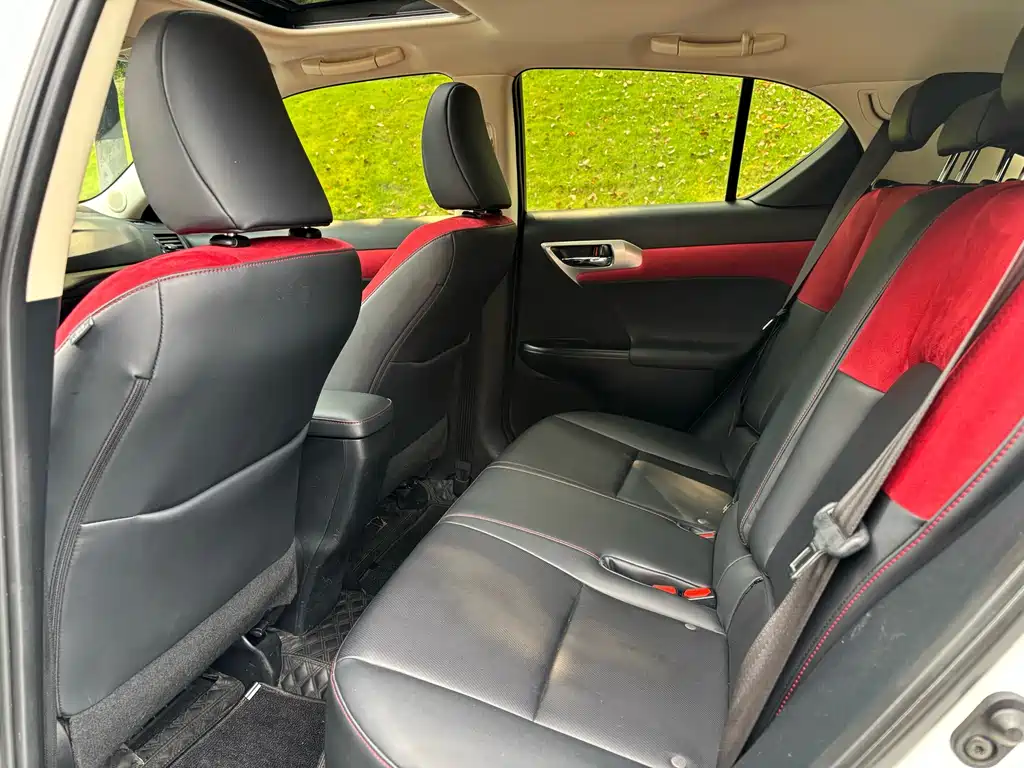 Lexus CT — фото 18