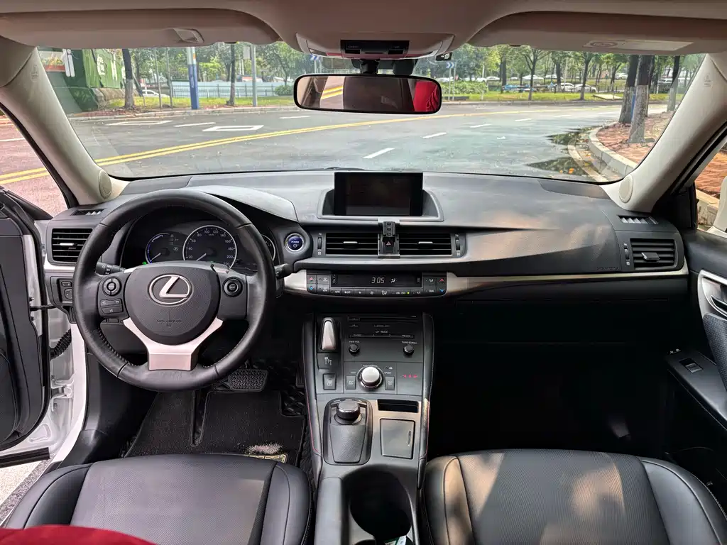 Lexus CT — фото 19