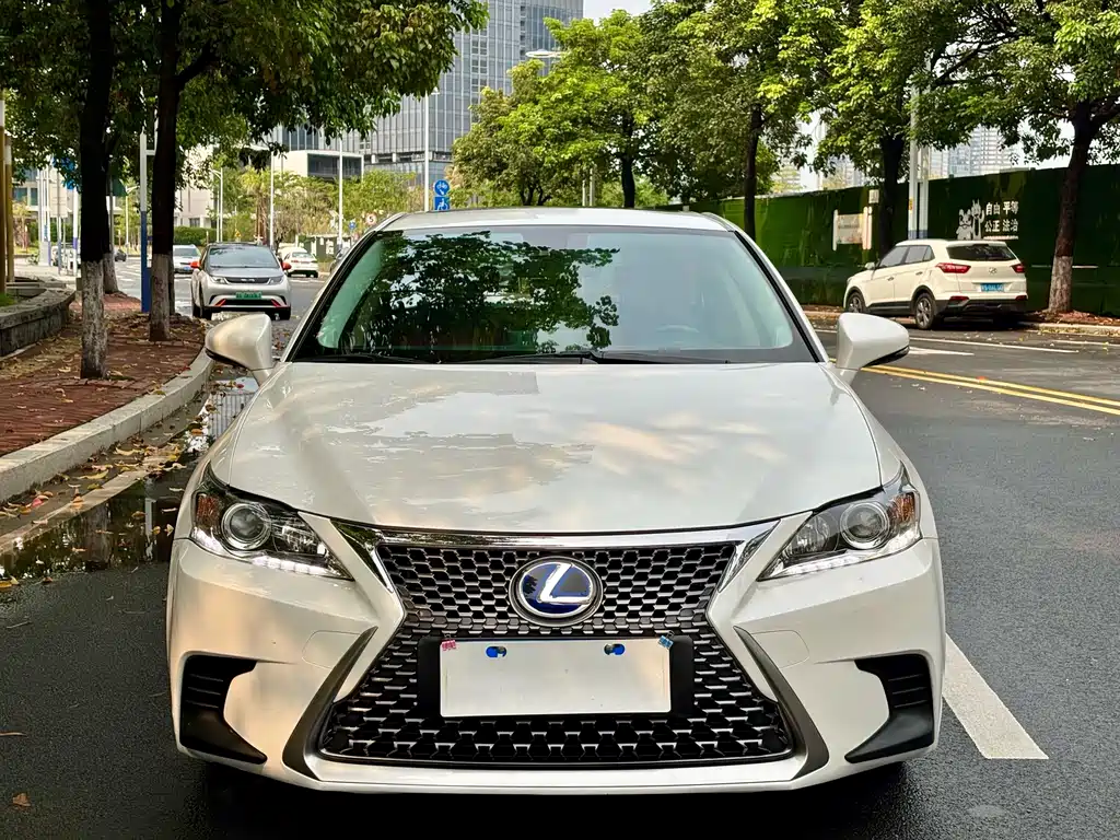 Lexus CT — фото 3