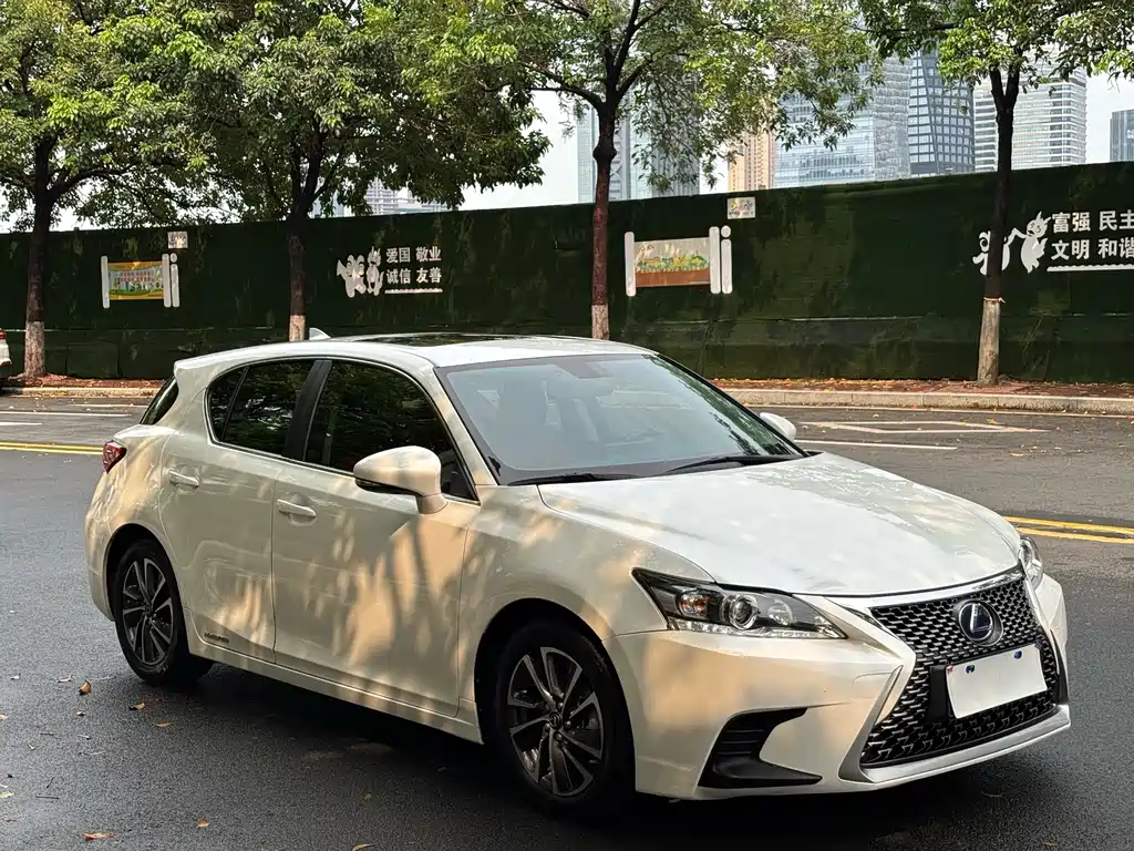 Lexus CT — фото 26