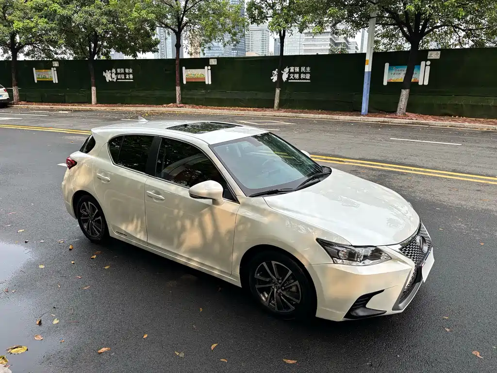 Lexus CT — фото 27