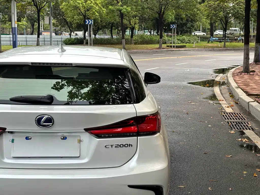 Lexus CT — фото 29