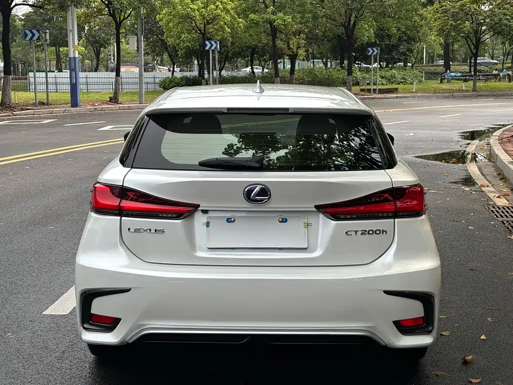 Lexus CT — фото 30