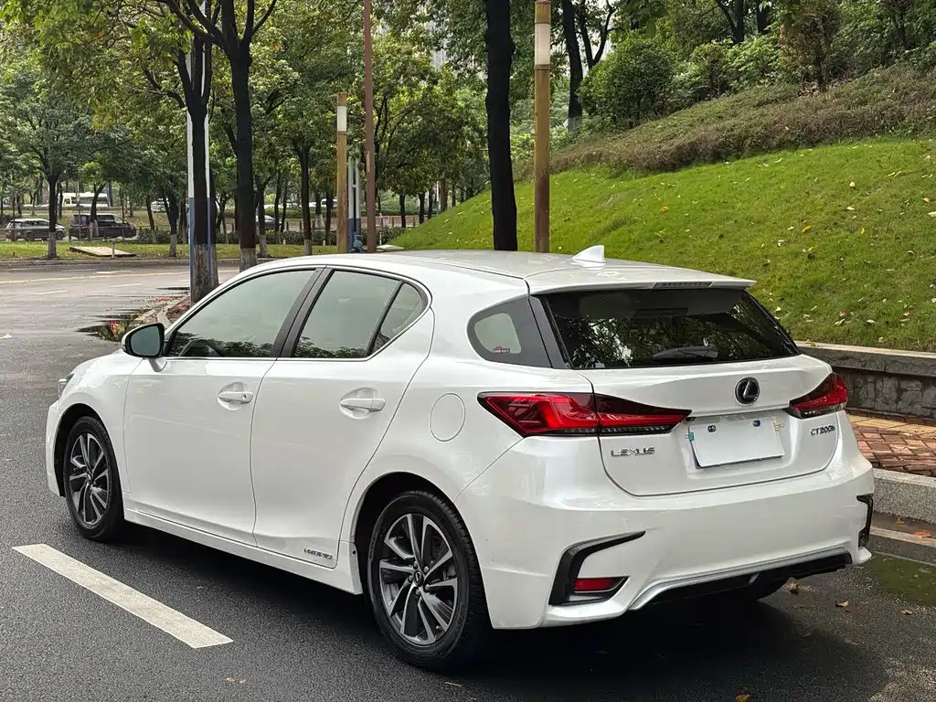 Lexus CT — фото 31
