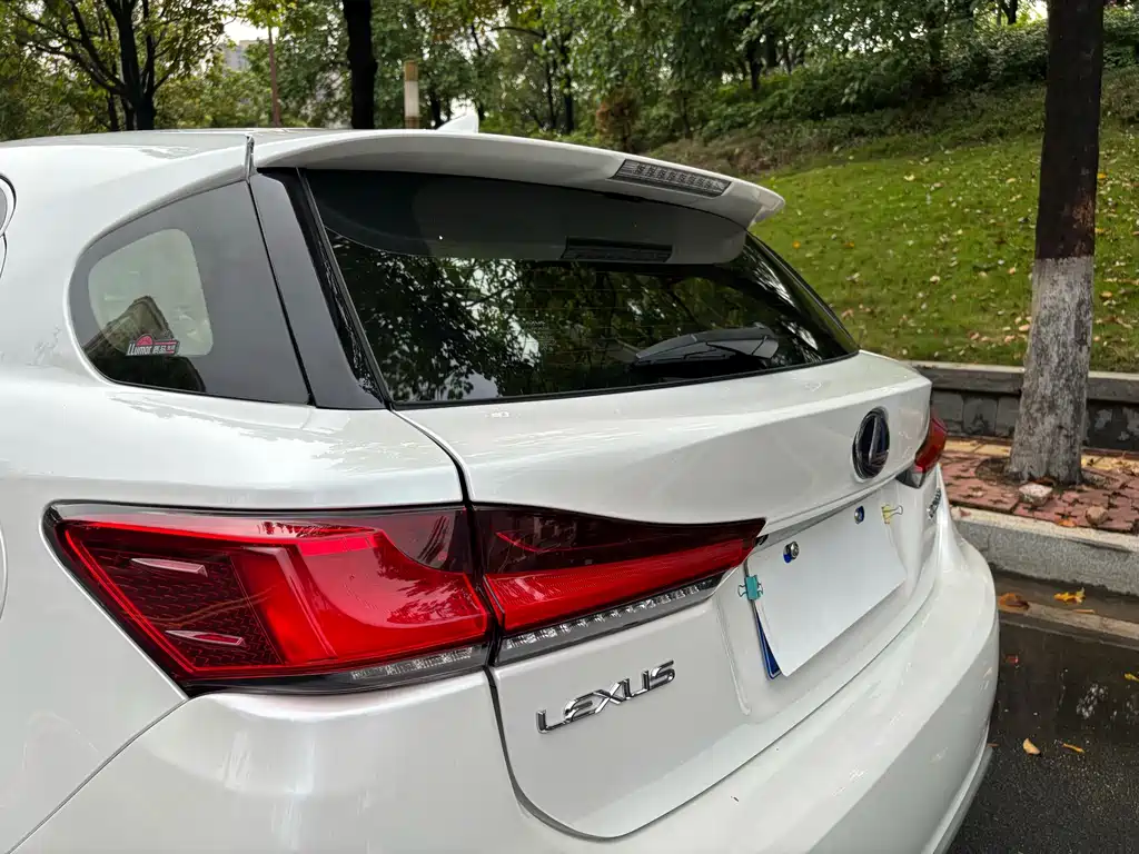 Lexus CT — фото 32