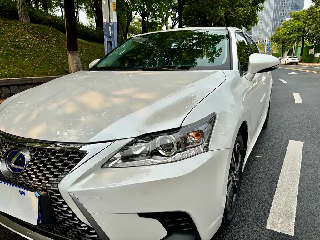 Lexus CT — фото 5