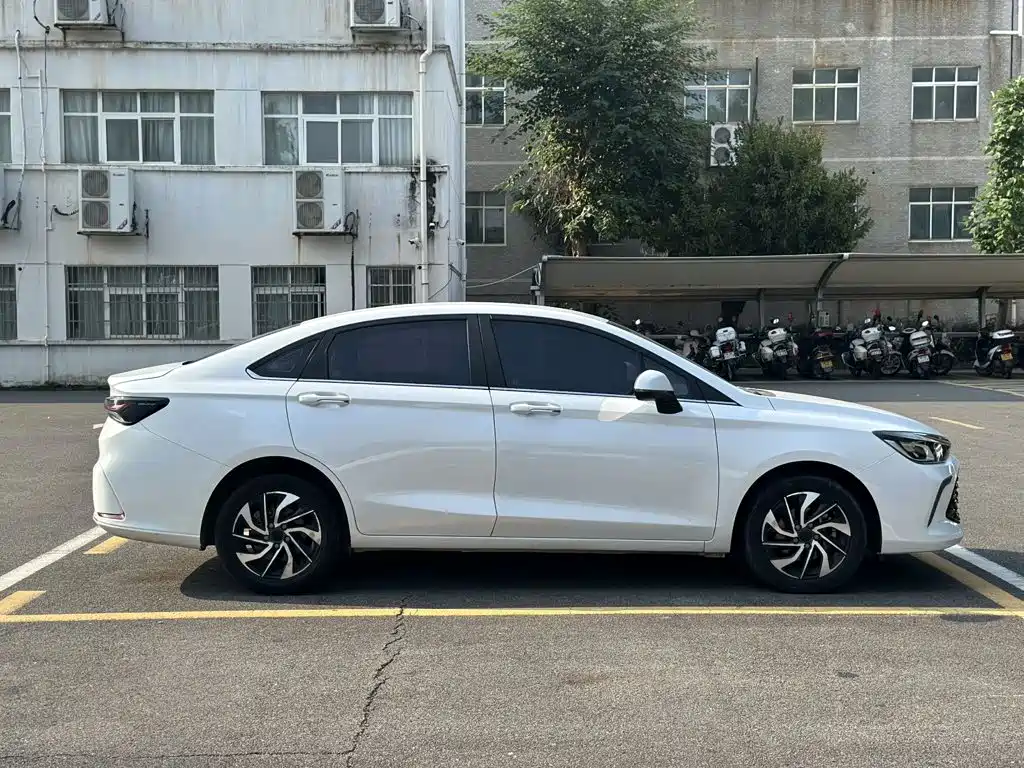 BAIC U5 Plus — фото 4