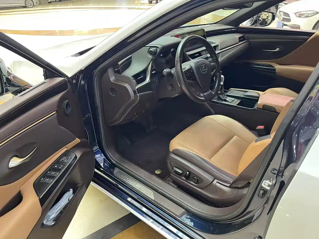Lexus ES — фото 6