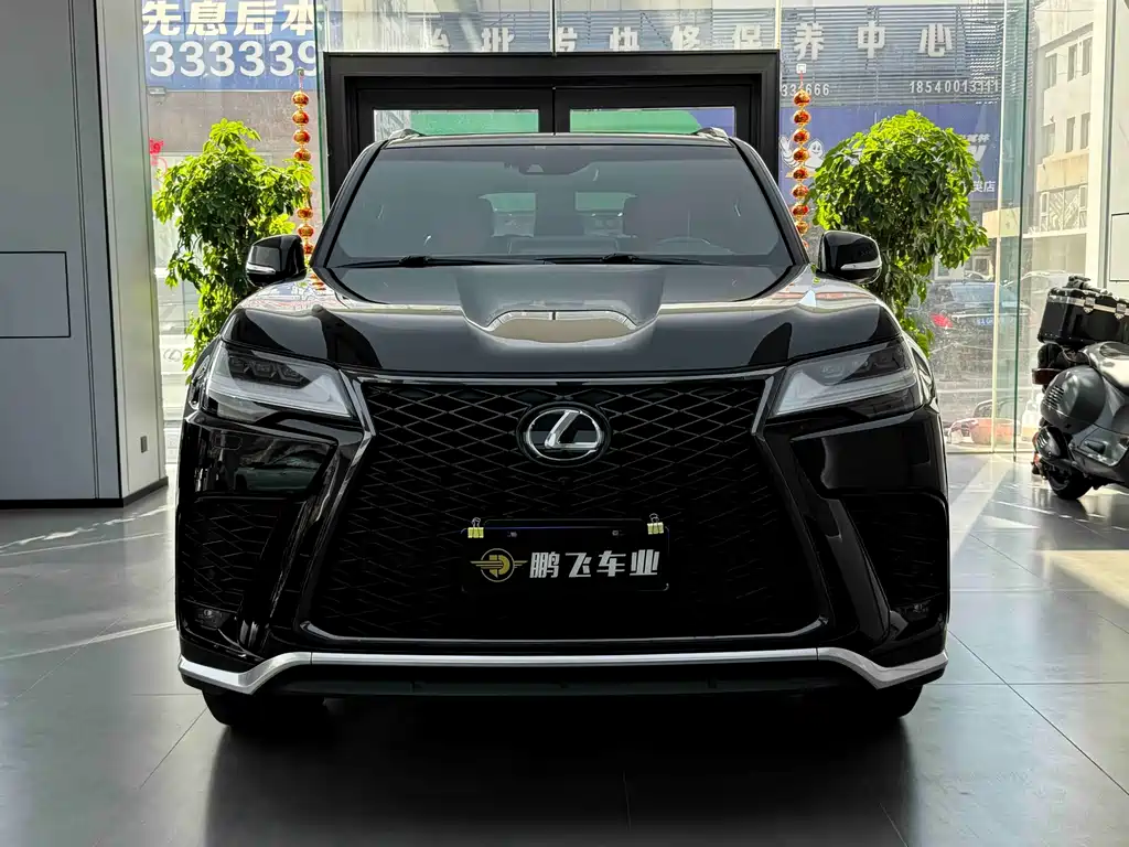 Lexus LX — фото 2