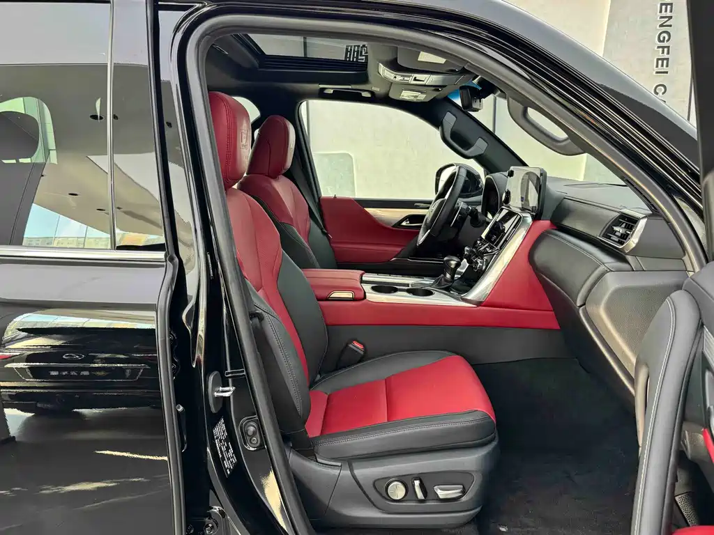 Lexus LX — фото 14