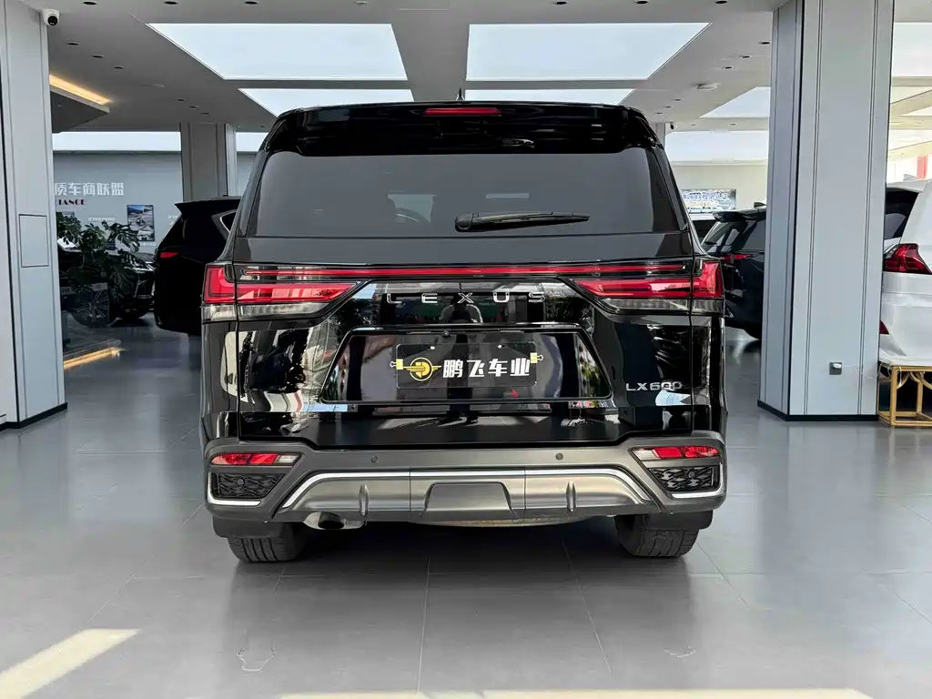 Lexus LX — фото 17