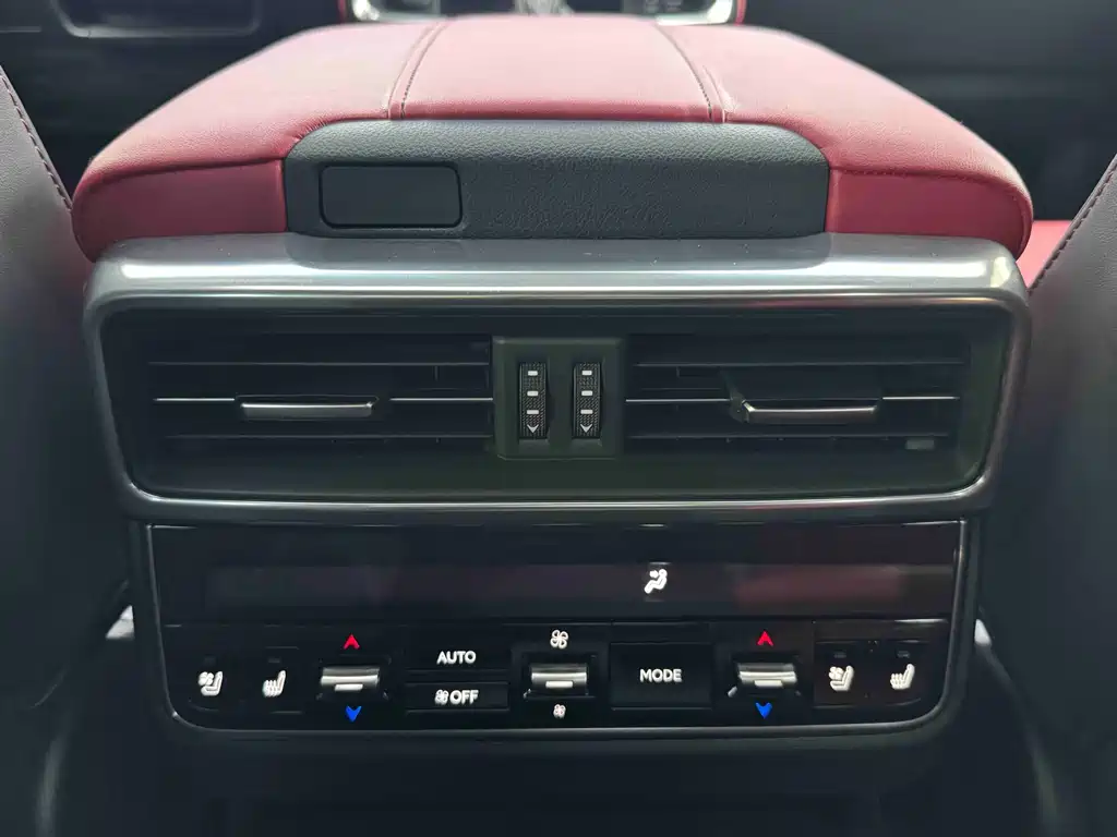 Lexus LX — фото 7