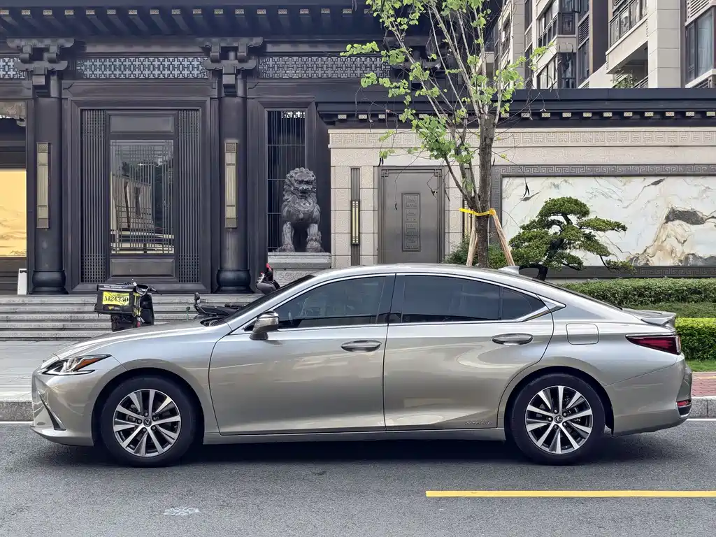 Lexus ES — фото 7