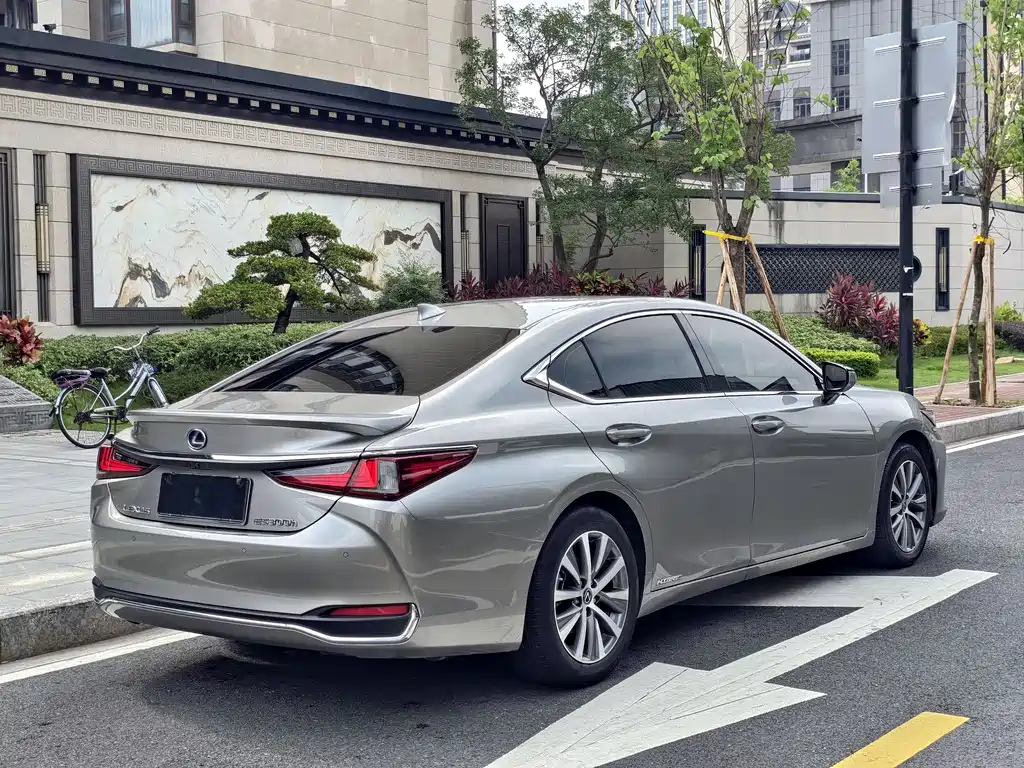 Lexus ES — фото 9