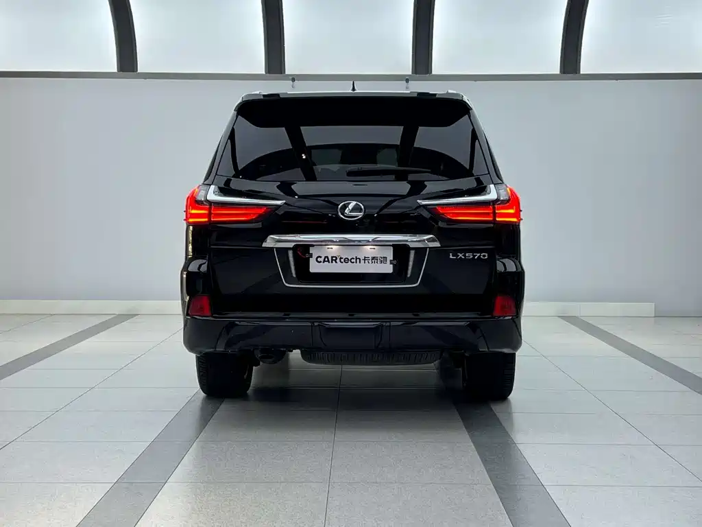 Lexus LX — фото 11