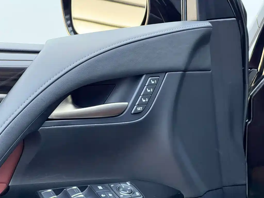 Lexus LX — фото 6