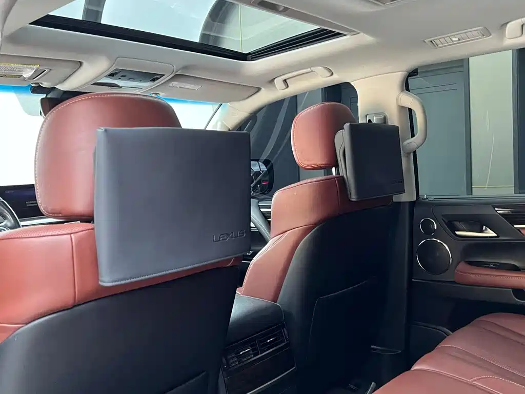 Lexus LX — фото 7