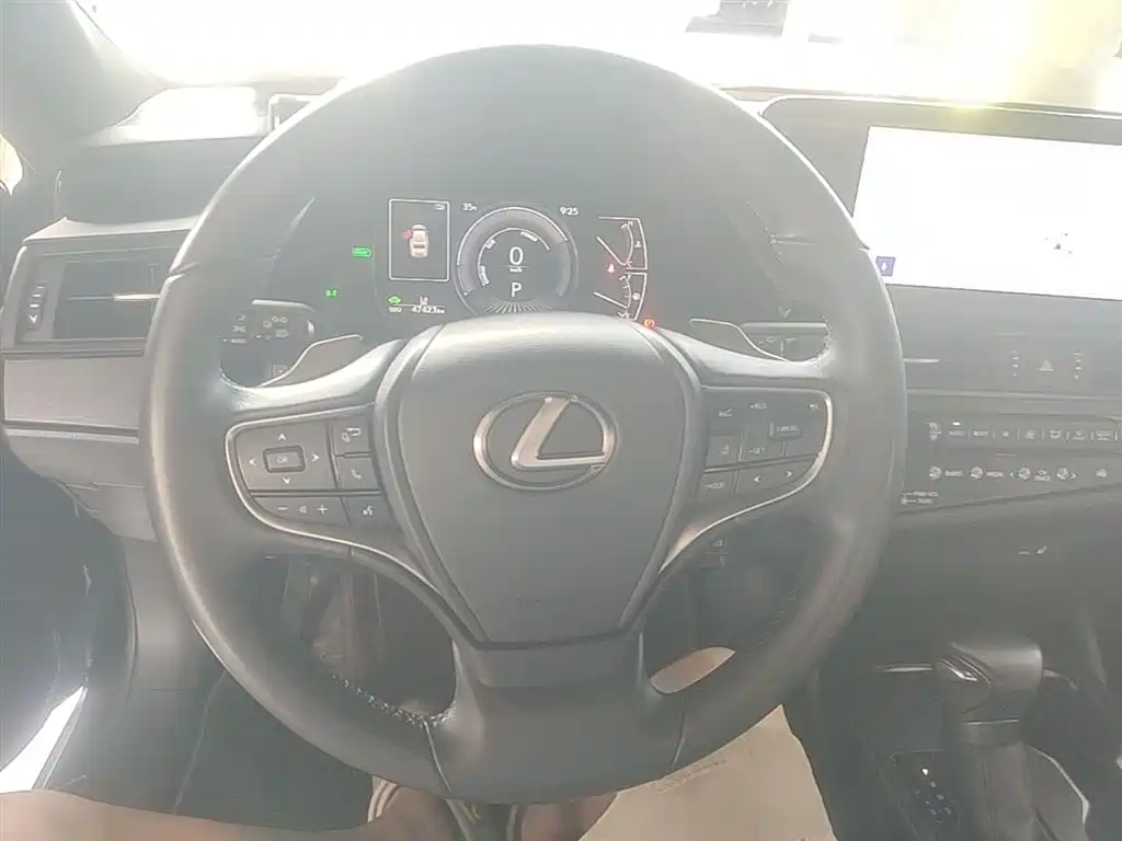 Lexus ES — фото 11