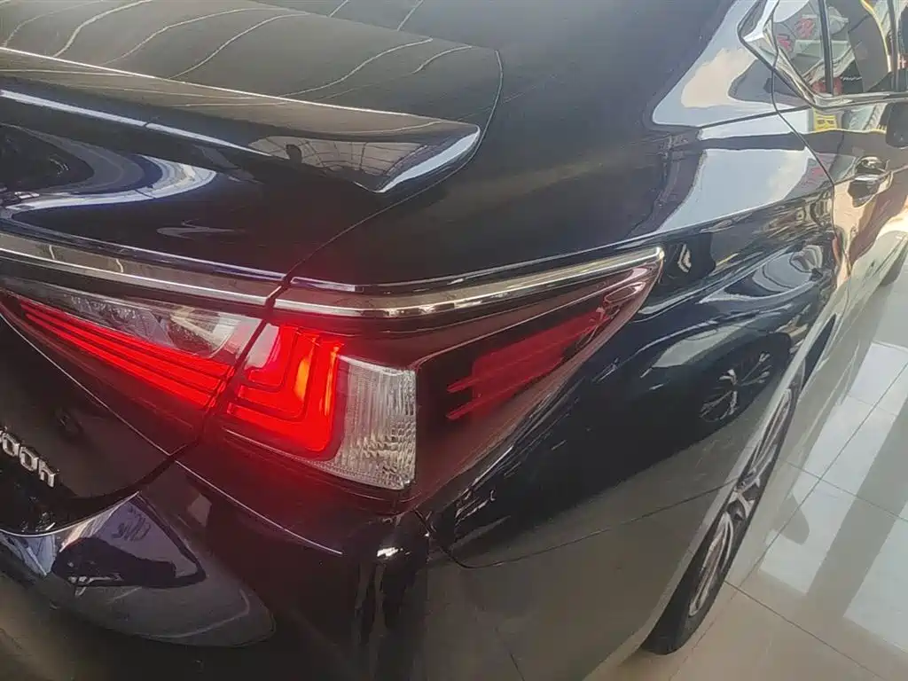 Lexus ES — фото 8