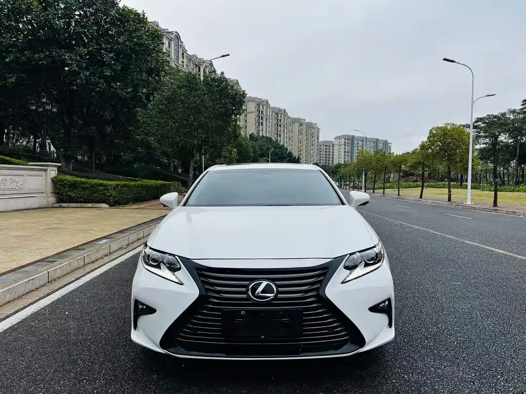 Lexus ES — фото 2
